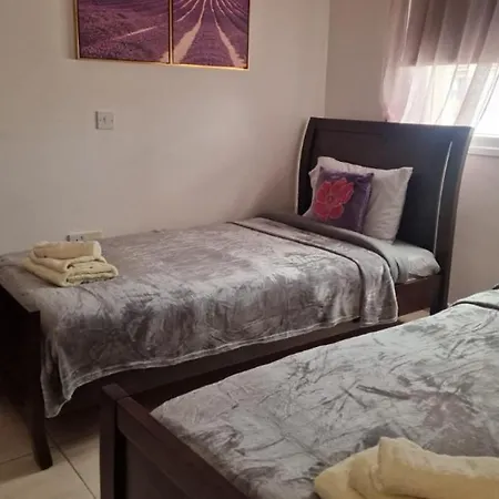 아파트 3 Bedroom Pafia 2 파포스