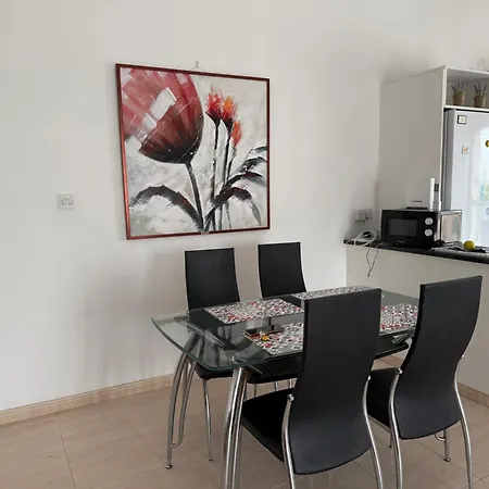 شقة 3 Bedroom Pafia 2 *