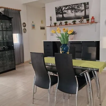 شقة 3 Bedroom Pafia 2